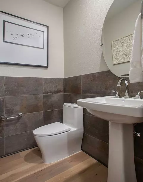 Bath - 8097 Blue River Dr, Vallejo, CA 94591 photo 11 of 18