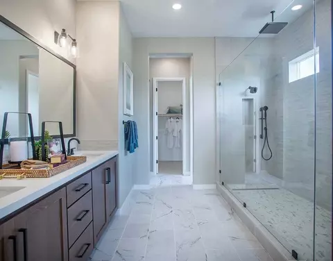 Bath - 8097 Blue River Dr, Vallejo, CA 94591 photo 7 of 18