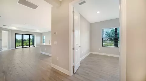 21297 Holmes Cir, Venice, FL 34293