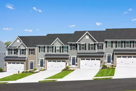 31301 Blooming Ln, Olmsted Falls, OH 44138