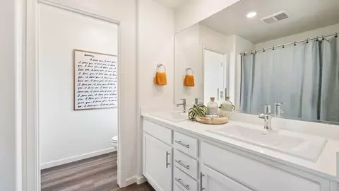 Bath - 5220 E Tower Ave, Fresno, CA 93725 photo 1 of 1