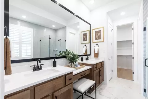 Bath - 317 Vale Run, Kyle, TX 78640 photo 2 of 5