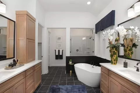 Bath - 1807 Hillside Stroll Dr, Lavon, TX 75166 photo 2 of 2