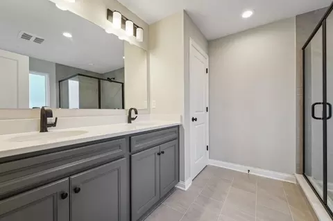 Bath - 1865 Longhill Dr, Delaware, OH 43015 photo 1 of 4