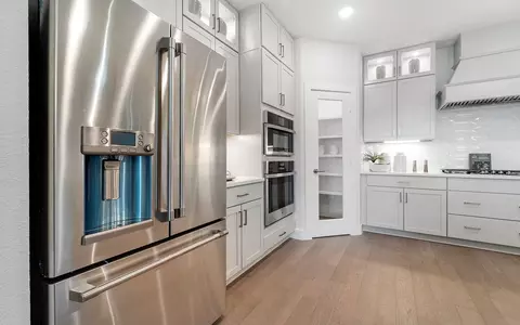 Kitchen - 274 Rubber Tree Way, Buda, TX 78610 photo 11 of 17
