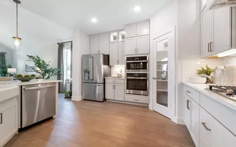 Kitchen - 274 Rubber Tree Way, Buda, TX 78610 photo 14 of 17