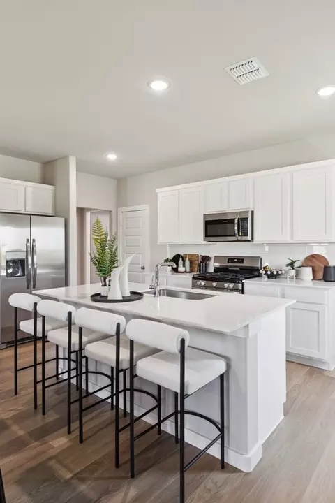 Kitchen - 804 Rockcloud Dr, Haslet, TX 76052 photo 2 of 6