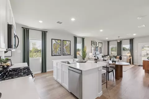 Kitchen - 804 Rockcloud Dr, Haslet, TX 76052 photo 3 of 6