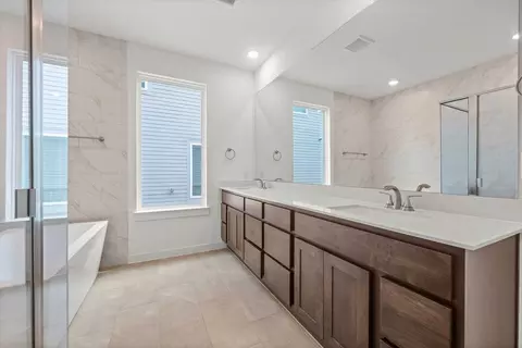 Bath - 6121 Mcmurtry St, Austin, TX 78747 photo 3 of 3