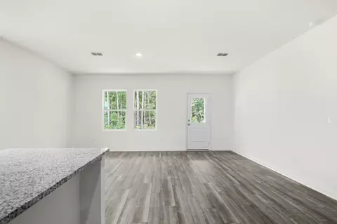 Living - 531 Castillo Dr, Loris, SC 29569 photo 2 of 3