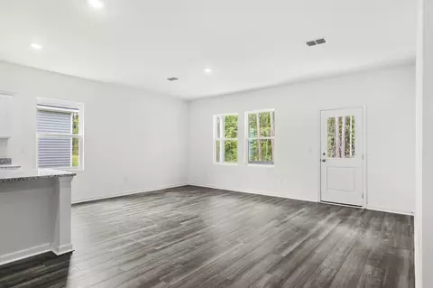 Living - 531 Castillo Dr, Loris, SC 29569 photo 3 of 3