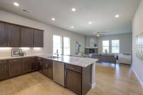 Kitchen - 25490 84th St, Lenexa, KS 66227 photo 6 of 7