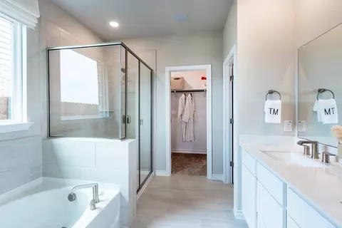 Bath - 1632 Lorant Ln, Pflugerville, TX 78660 photo 2 of 3