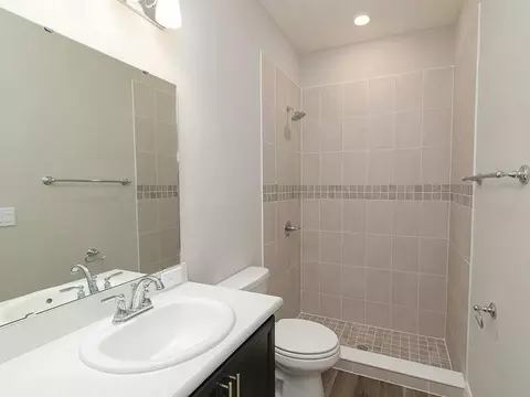 Bath - 5850 Piney Shrub Pl, Saint Cloud, FL 34771 photo 3 of 6