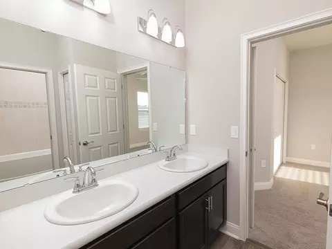 Bath - 5850 Piney Shrub Pl, Saint Cloud, FL 34771 photo 2 of 6