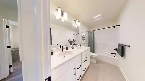 Bath - 333 Amber Dr, Lititz, PA 17543 photo 3 of 10
