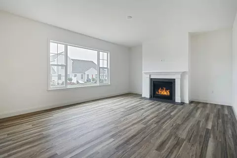 Living - 333 Amber Dr, Lititz, PA 17543 photo 2 of 5