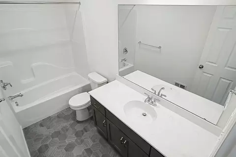 Bath - 333 Amber Dr, Lititz, PA 17543 photo 1 of 10