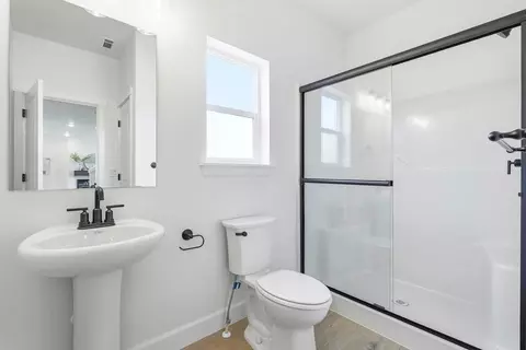 Bath - 545 Taft St, Umatilla, OR 97882 photo 1 of 5