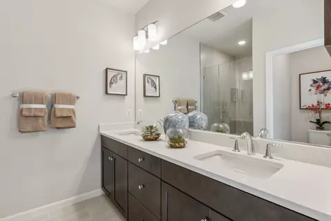 Bath - 7049 Gladebrook Rd, Brandywine, MD 20613 photo 5 of 6
