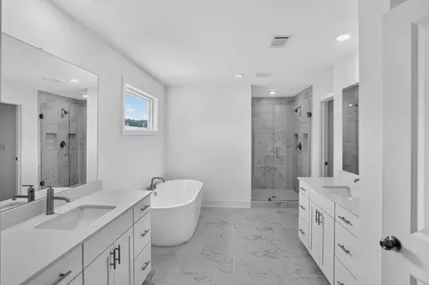 Bath - 1949 Enota Dr, Bethlehem, GA 30620 photo 1 of 4