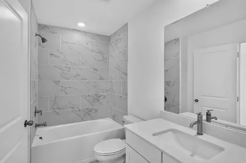 Bath - 1949 Enota Dr, Bethlehem, GA 30620 photo 3 of 4