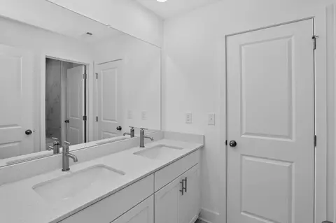 Bath - 1949 Enota Dr, Bethlehem, GA 30620 photo 2 of 4