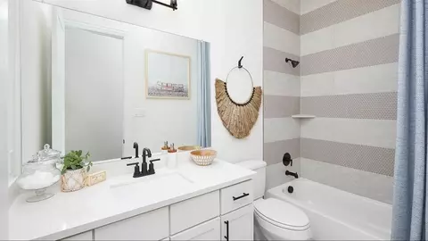 Bath - 123 Constitution Way, Kyle, TX 78640 photo 3 of 3