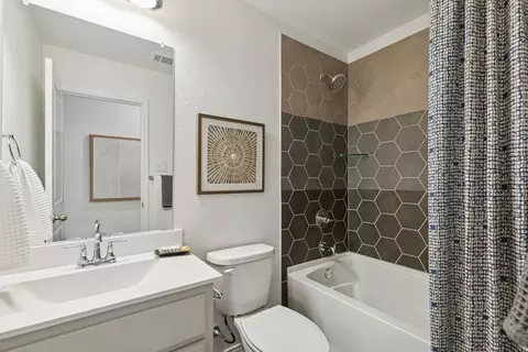 Bath - 352 Pasture Dr, Midlothian, TX 76065 photo 4 of 6