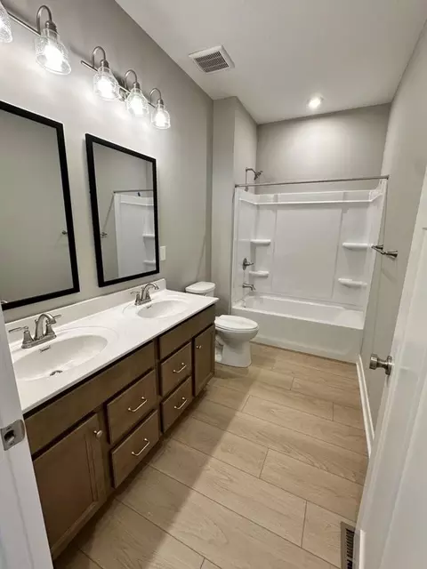 Bath - 3958 Circollo Dr, Covington, KY 41017 photo 2 of 3