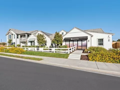 Exterior - 1681 N Shirley Ave, Clovis, CA 93619 photo 5 of 6