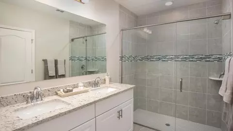 Bath - 14055 Spring Hill Dr, Spring Hill, FL 34609 photo 2 of 4
