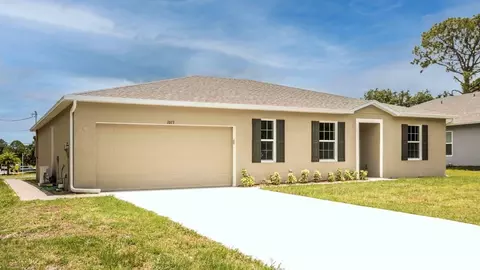Exterior - 14055 Spring Hill Dr, Spring Hill, FL 34609 photo 4 of 13