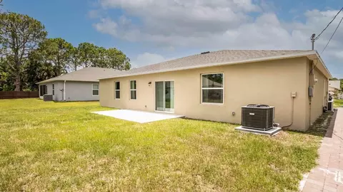Exterior - 14055 Spring Hill Dr, Spring Hill, FL 34609 photo 6 of 13