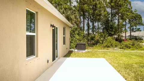 Exterior - 14055 Spring Hill Dr, Spring Hill, FL 34609 photo 5 of 13