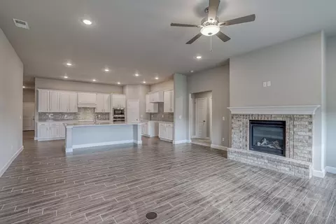Living - 19500 Ridgeview Rd, Spring Hill, KS 66083 photo 2 of 5