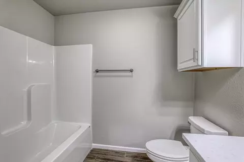 Bath - 19500 Ridgeview Rd, Spring Hill, KS 66083 photo 1 of 6