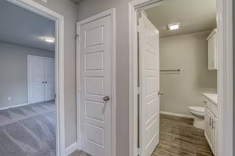 Entry Way - 19500 Ridgeview Rd, Spring Hill, KS 66083 photo 1 of 5