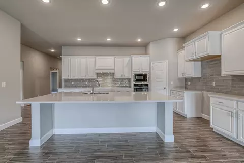 Kitchen - 19500 Ridgeview Rd, Spring Hill, KS 66083 photo 4 of 7