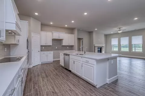 Kitchen - 19500 Ridgeview Rd, Spring Hill, KS 66083 photo 6 of 7