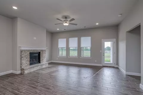 Living - 19500 Ridgeview Rd, Spring Hill, KS 66083 photo 4 of 5