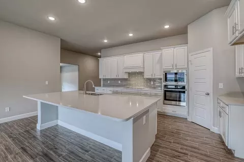 Kitchen - 19500 Ridgeview Rd, Spring Hill, KS 66083 photo 3 of 7