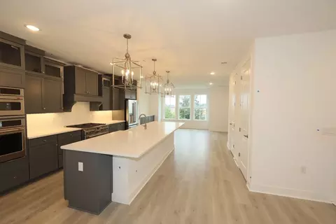 Kitchen - 14958 Deco Cir, Chantilly, VA 20151 photo 2 of 9