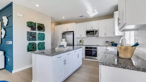 Kitchen - 1250 Thunderbolt Ln, Rialto, CA 92376 photo 2 of 5
