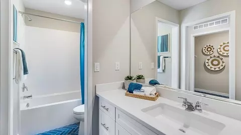 Bath - 1250 Thunderbolt Ln, Rialto, CA 92376 photo 4 of 6