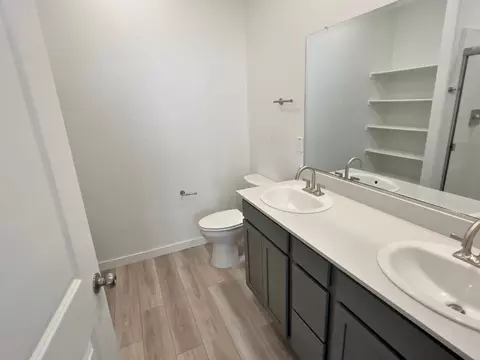 Bath - 208 Nadine St, Merced, CA 95341 photo 1 of 3