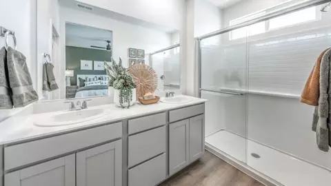 Bath - 827 Centerville St, Carson City, NV 89701 photo 3 of 6