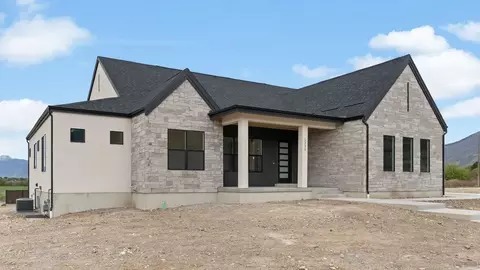 Exterior - 718 N 1600 E, Salem, UT 84653 photo 3 of 16