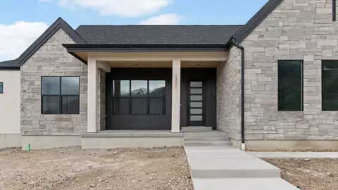 Exterior - 718 N 1600 E, Salem, UT 84653 photo 2 of 16