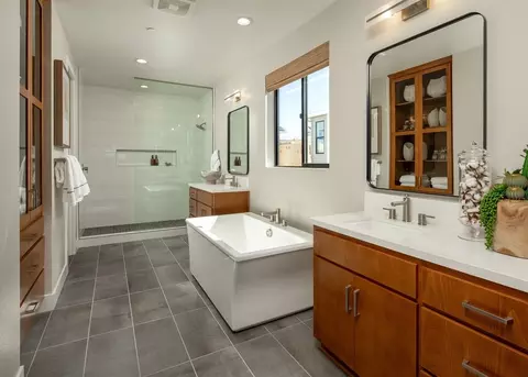 Bath - 98 8th St, Marina, CA 93933 photo 1 of 1